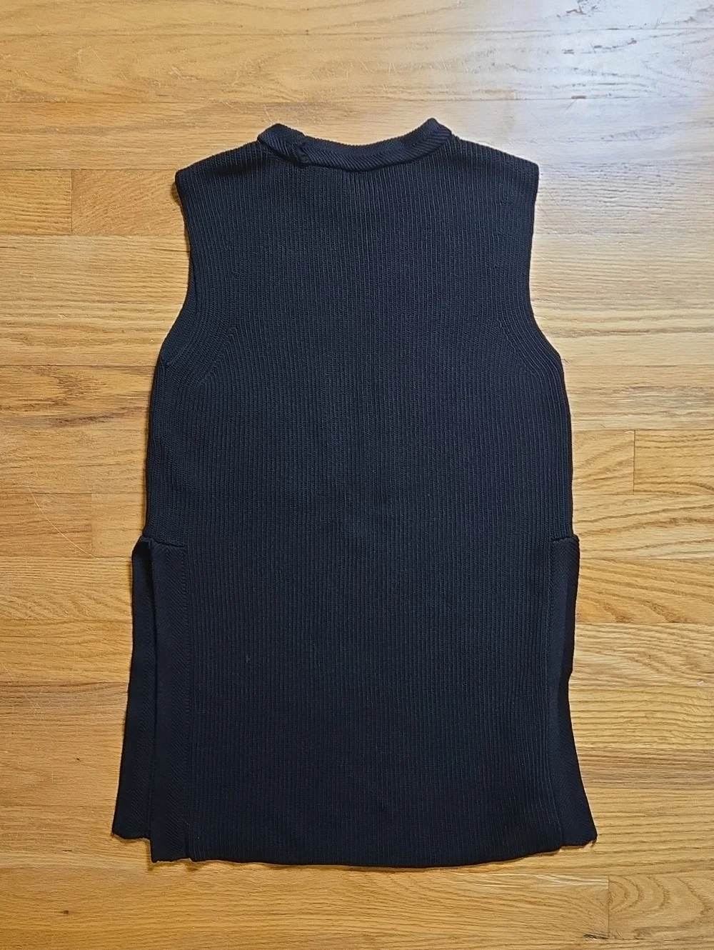 Aritzia Wilfred Palmier black ribbed knit side-slit sleeveless sweater vest top